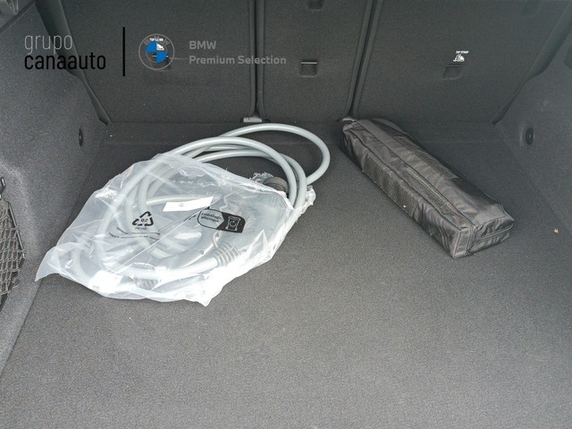 BMW iX2 eDrive20 color Blanco. Año 2024. 150KW(204CV). Eléctrico. En concesionario LAS CHAFIRAS de Sta. C. Tenerife