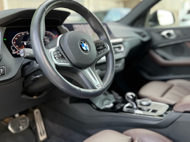 BMW Serie 2 218d Gran Coupe color Negro. Año 2024. 110KW(150CV). Diésel. En concesionario Celtamotor Vigo de Pontevedra