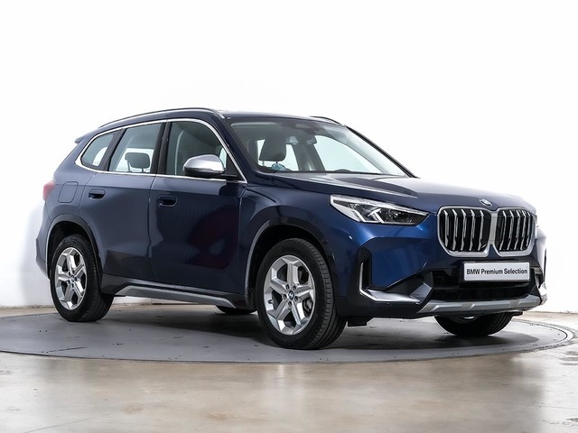 BMW X1 sDrive18d color Azul. Año 2023. 110KW(150CV). Diésel. En concesionario Oliva Motor Tarragona de Tarragona