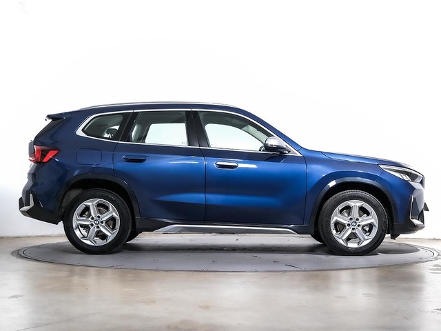 BMW X1 sDrive18d color Azul. Año 2023. 110KW(150CV). Diésel. En concesionario Oliva Motor Tarragona de Tarragona