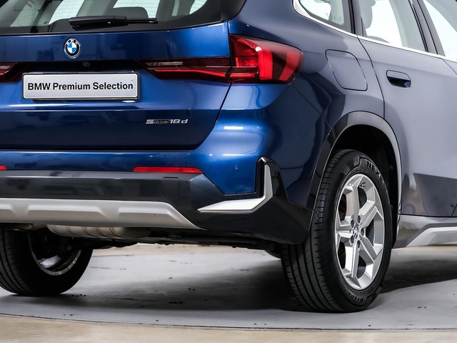 BMW X1 sDrive18d color Azul. Año 2023. 110KW(150CV). Diésel. En concesionario Oliva Motor Tarragona de Tarragona