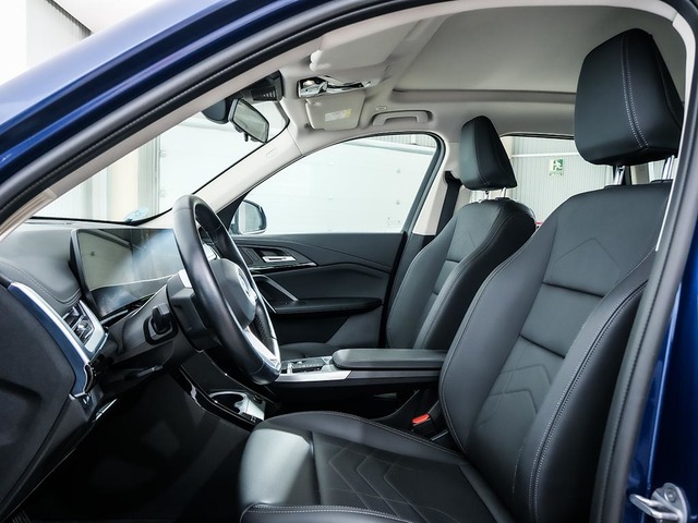 BMW X1 sDrive18d color Azul. Año 2023. 110KW(150CV). Diésel. En concesionario Oliva Motor Tarragona de Tarragona