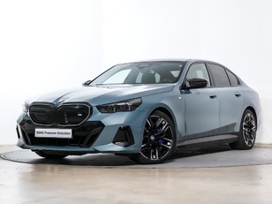 Fotos de BMW i5 M60 color Verde. Año 2023. 442KW(601CV). Eléctrico. En concesionario Oliva Motor Tarragona de Tarragona