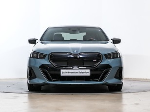 Fotos de BMW i5 M60 color Verde. Año 2023. 442KW(601CV). Eléctrico. En concesionario Oliva Motor Tarragona de Tarragona