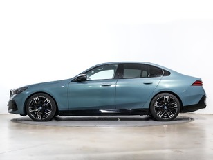 Fotos de BMW i5 M60 color Verde. Año 2023. 442KW(601CV). Eléctrico. En concesionario Oliva Motor Tarragona de Tarragona