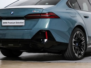 BMW i5 M60 color Verde. Año 2023. 442KW(601CV). Eléctrico. En concesionario Oliva Motor Tarragona de Tarragona
