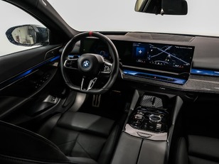 BMW i5 M60 color Verde. Año 2023. 442KW(601CV). Eléctrico. En concesionario Oliva Motor Tarragona de Tarragona