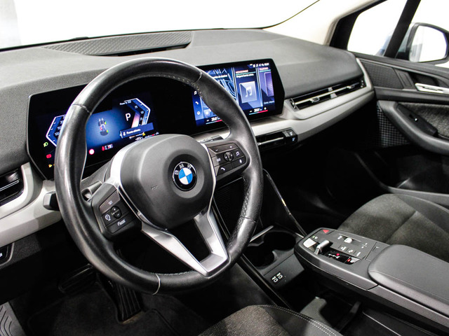 BMW Serie 2 218d Active Tourer color Gris. Año 2022. 110KW(150CV). Diésel. En concesionario Barcelona Premium -- GRAN VIA de Barcelona