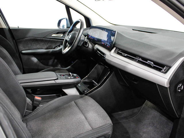 BMW Serie 2 218d Active Tourer color Gris. Año 2022. 110KW(150CV). Diésel. En concesionario Barcelona Premium -- GRAN VIA de Barcelona