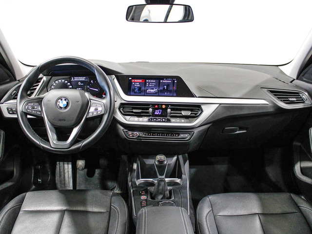 BMW Serie 1 118d color Gris. Año 2019. 110KW(150CV). Diésel. En concesionario Barcelona Premium -- GRAN VIA de Barcelona