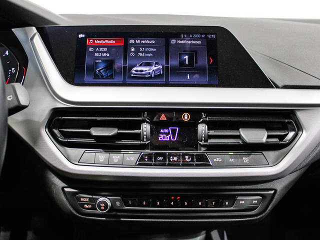 BMW Serie 1 118d color Gris. Año 2019. 110KW(150CV). Diésel. En concesionario Barcelona Premium -- GRAN VIA de Barcelona