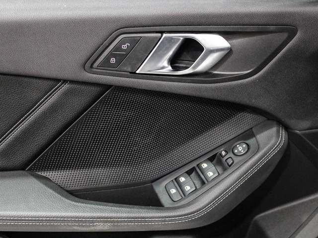 BMW Serie 1 118d color Gris. Año 2019. 110KW(150CV). Diésel. En concesionario Barcelona Premium -- GRAN VIA de Barcelona
