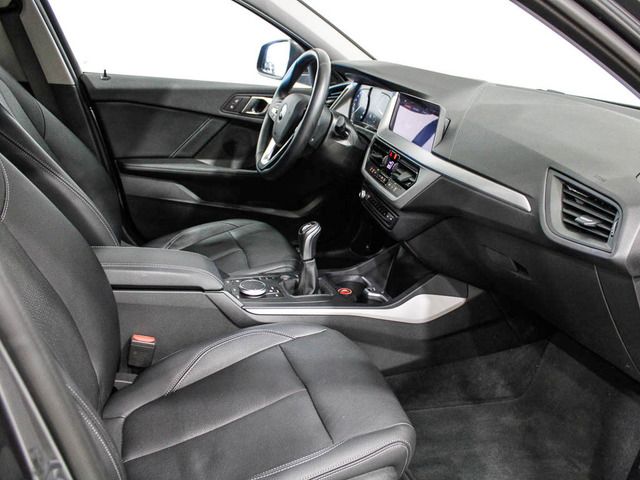 BMW Serie 1 118d color Gris. Año 2019. 110KW(150CV). Diésel. En concesionario Barcelona Premium -- GRAN VIA de Barcelona