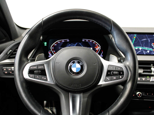 BMW Serie 1 118d color Gris. Año 2022. 110KW(150CV). Diésel. En concesionario Barcelona Premium -- GRAN VIA de Barcelona