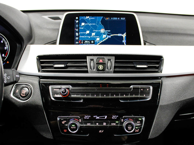 BMW X1 sDrive18d color Negro. Año 2019. 110KW(150CV). Diésel. En concesionario Barcelona Premium -- GRAN VIA de Barcelona