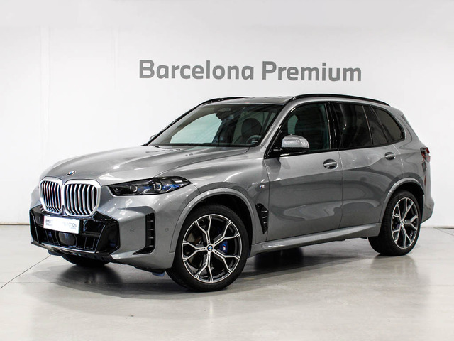 BMW X5 xDrive40d color Gris. Año 2024. 259KW(352CV). Diésel. En concesionario Barcelona Premium -- GRAN VIA de Barcelona