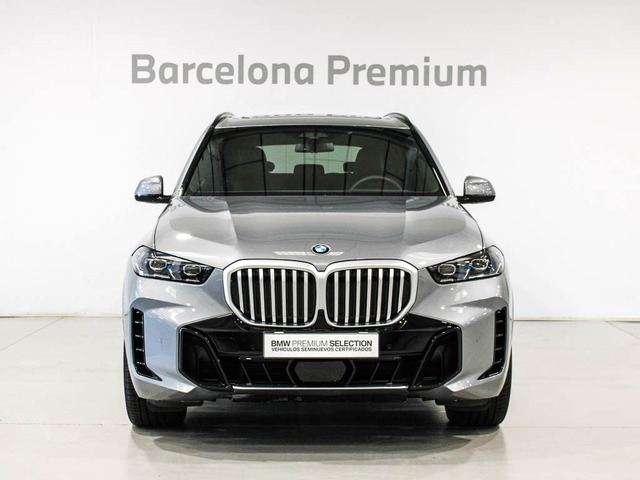 BMW X5 xDrive40d color Gris. Año 2024. 259KW(352CV). Diésel. En concesionario Barcelona Premium -- GRAN VIA de Barcelona