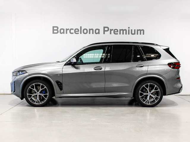 BMW X5 xDrive40d color Gris. Año 2024. 259KW(352CV). Diésel. En concesionario Barcelona Premium -- GRAN VIA de Barcelona