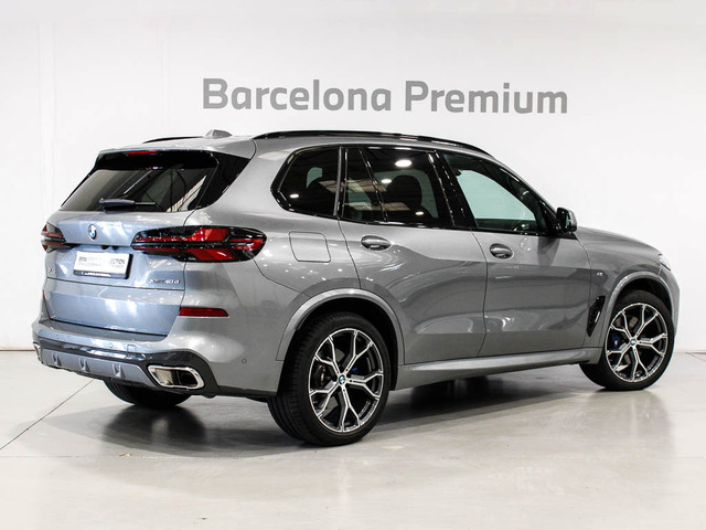 BMW X5 xDrive40d color Gris. Año 2024. 259KW(352CV). Diésel. En concesionario Barcelona Premium -- GRAN VIA de Barcelona