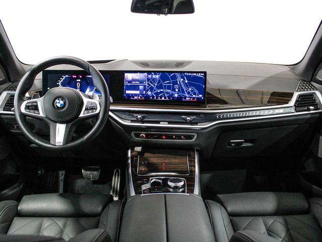 BMW X5 xDrive40d color Gris. Año 2024. 259KW(352CV). Diésel. En concesionario Barcelona Premium -- GRAN VIA de Barcelona