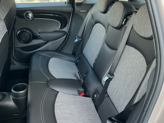 fotoG 8 del MINI MINI 5 Puertas Cooper 100 kW (136 CV) 136cv Gasolina del 2022 en Cantabria