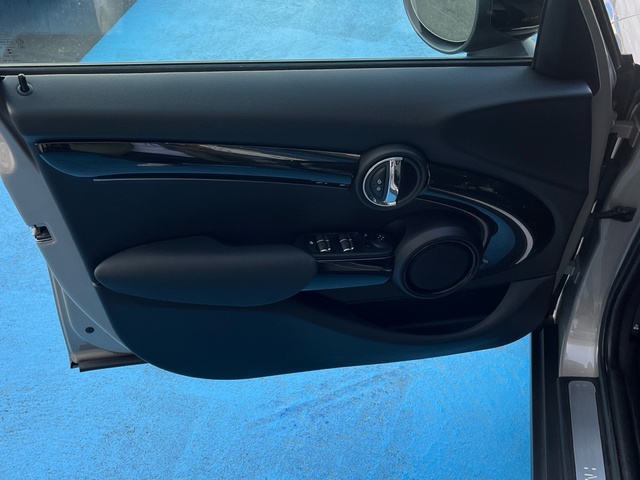 fotoG 15 del MINI MINI 5 Puertas Cooper 100 kW (136 CV) 136cv Gasolina del 2022 en Cantabria