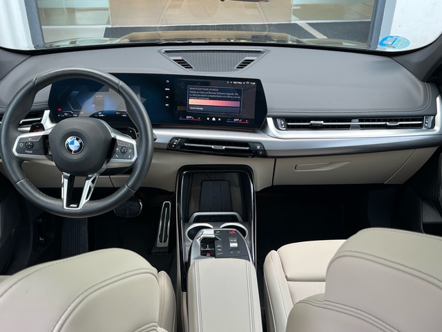 BMW X1 sDrive20d color Negro. Año 2024. 120KW(163CV). Diésel. En concesionario Grünblau Motor (Bmw y Mini) de Cantabria