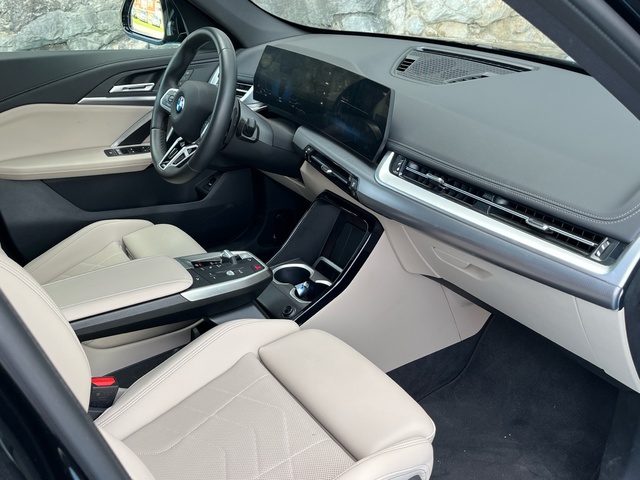 BMW X1 sDrive20d color Negro. Año 2024. 120KW(163CV). Diésel. En concesionario Grünblau Motor (Bmw y Mini) de Cantabria