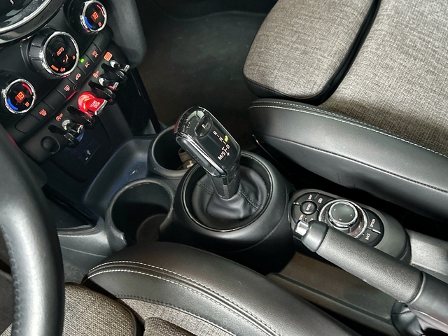 fotoG 16 del MINI MINI 5 Puertas Cooper 100 kW (136 CV) 136cv Gasolina del 2022 en Asturias