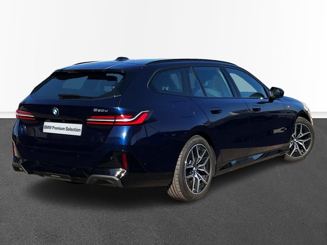 BMW Serie 5 520d Touring color Azul. Año 2024. 145KW(197CV). Diésel. En concesionario CARTAGENA PREMIUM S.L. de Murcia
