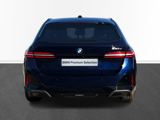 BMW Serie 5 520d Touring color Azul. Año 2024. 145KW(197CV). Diésel. En concesionario CARTAGENA PREMIUM S.L. de Murcia