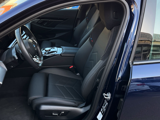 BMW Serie 5 520d Touring color Azul. Año 2024. 145KW(197CV). Diésel. En concesionario CARTAGENA PREMIUM S.L. de Murcia