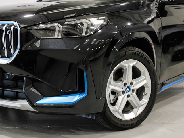 BMW iX1 xDrive30 color Negro. Año 2023. 230KW(313CV). Eléctrico. En concesionario Barcelona Premium -- GRAN VIA de Barcelona