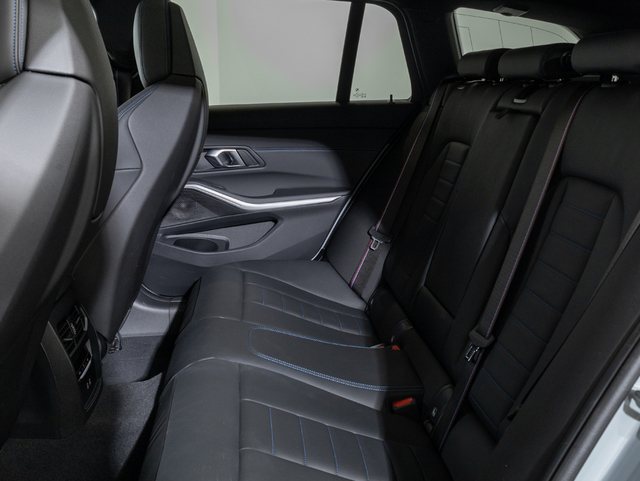 BMW Serie 3 M340d Touring color Gris. Año 2024. 250KW(340CV). Diésel. En concesionario Oliva Motor Girona de Girona
