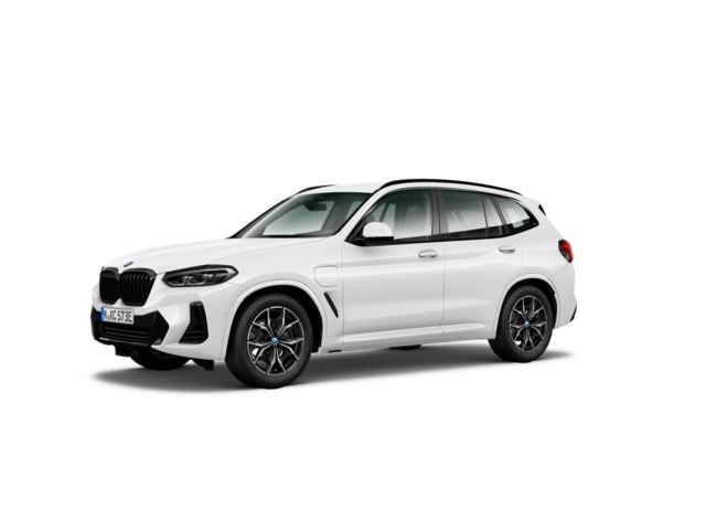 BMW X3 xDrive30e color Blanco. Año 2023. 215KW(292CV). Híbrido Electro/Gasolina. En concesionario Grünblau Motor (Bmw y Mini) de Cantabria
