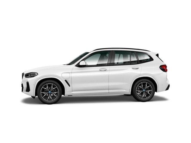 BMW X3 xDrive30e color Blanco. Año 2023. 215KW(292CV). Híbrido Electro/Gasolina. En concesionario Grünblau Motor (Bmw y Mini) de Cantabria