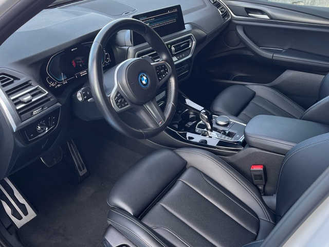 BMW X3 xDrive30e color Blanco. Año 2023. 215KW(292CV). Híbrido Electro/Gasolina. En concesionario Grünblau Motor (Bmw y Mini) de Cantabria