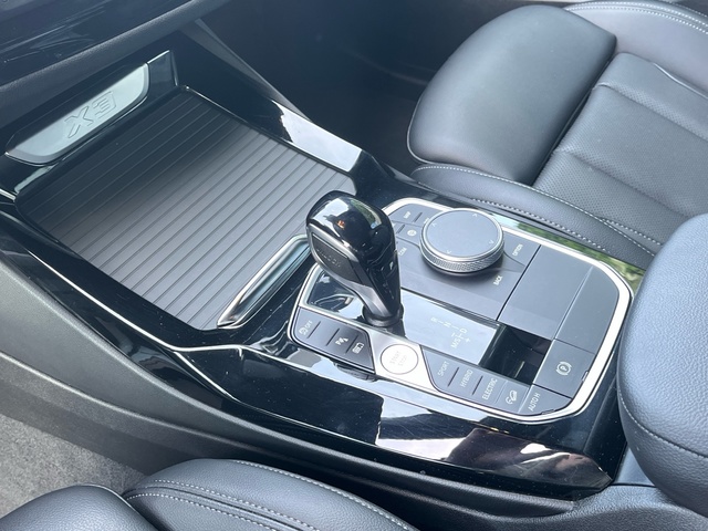 BMW X3 xDrive30e color Blanco. Año 2023. 215KW(292CV). Híbrido Electro/Gasolina. En concesionario Grünblau Motor (Bmw y Mini) de Cantabria