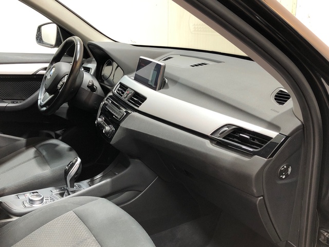 BMW X1 sDrive18d color Negro. Año 2021. 110KW(150CV). Diésel. En concesionario Movilnorte El Plantio de Madrid