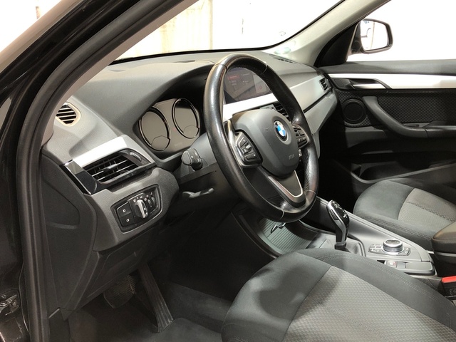 BMW X1 sDrive18d color Negro. Año 2021. 110KW(150CV). Diésel. En concesionario Movilnorte El Plantio de Madrid