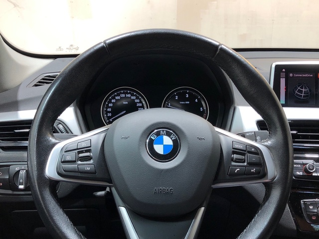 BMW X1 sDrive18d color Negro. Año 2021. 110KW(150CV). Diésel. En concesionario Movilnorte El Plantio de Madrid