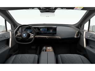 Fotos de BMW iX xDrive40 color Blanco. Año 2022. 240KW(326CV). Eléctrico. En concesionario Motri Motor Jaén de Jaén