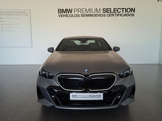 BMW Serie 5 540d color Gris. Año 2025. 223KW(303CV). Diésel. En concesionario Albamocion S.L. ALBACETE de Albacete