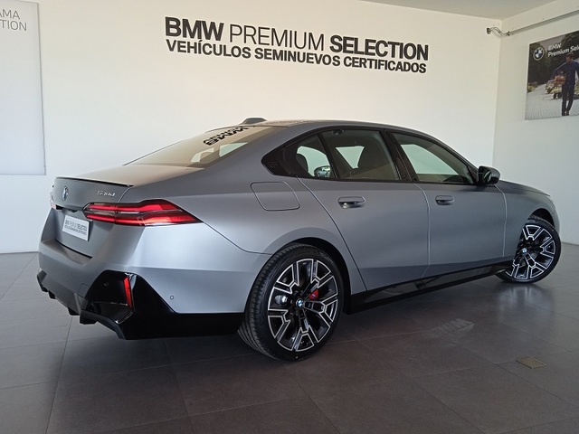 BMW Serie 5 540d color Gris. Año 2025. 223KW(303CV). Diésel. En concesionario Albamocion S.L. ALBACETE de Albacete