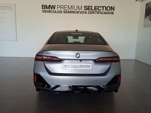 BMW Serie 5 540d color Gris. Año 2025. 223KW(303CV). Diésel. En concesionario Albamocion S.L. ALBACETE de Albacete