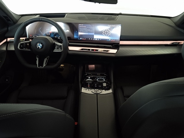 BMW Serie 5 540d color Gris. Año 2025. 223KW(303CV). Diésel. En concesionario Albamocion S.L. ALBACETE de Albacete