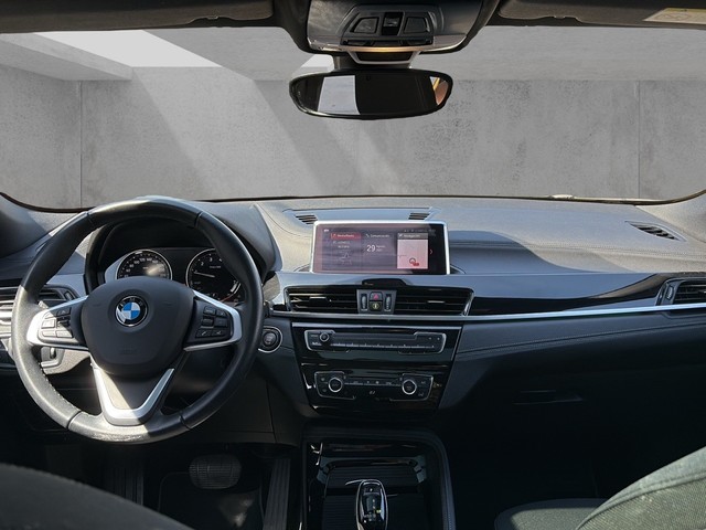 BMW X2 sDrive18i color Oro. Año 2021. 103KW(140CV). Gasolina. En concesionario BMW Avilcar Ávila de Ávila