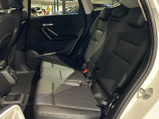 BMW X1 sDrive18i color Blanco. Año 2022. 100KW(136CV). Gasolina. En concesionario BMW Marcos Automoción de Valencia