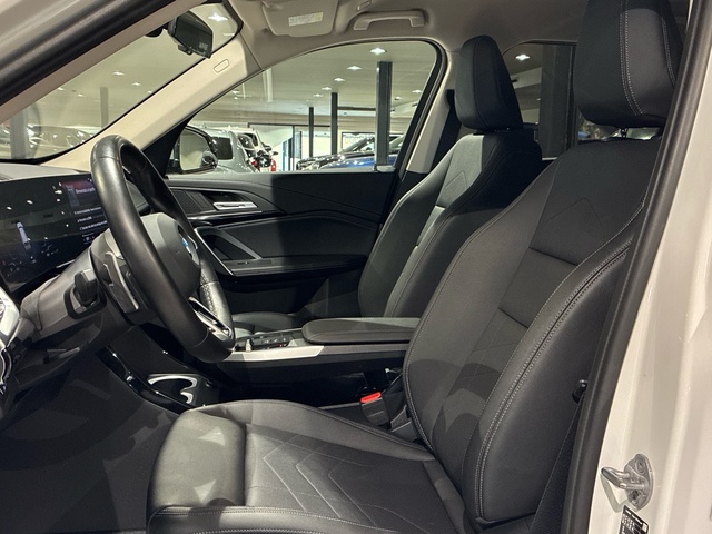 BMW X1 sDrive18i color Blanco. Año 2022. 100KW(136CV). Gasolina. En concesionario BMW Marcos Automoción de Valencia