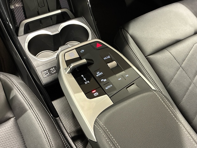 BMW X1 sDrive18i color Blanco. Año 2022. 100KW(136CV). Gasolina. En concesionario BMW Marcos Automoción de Valencia